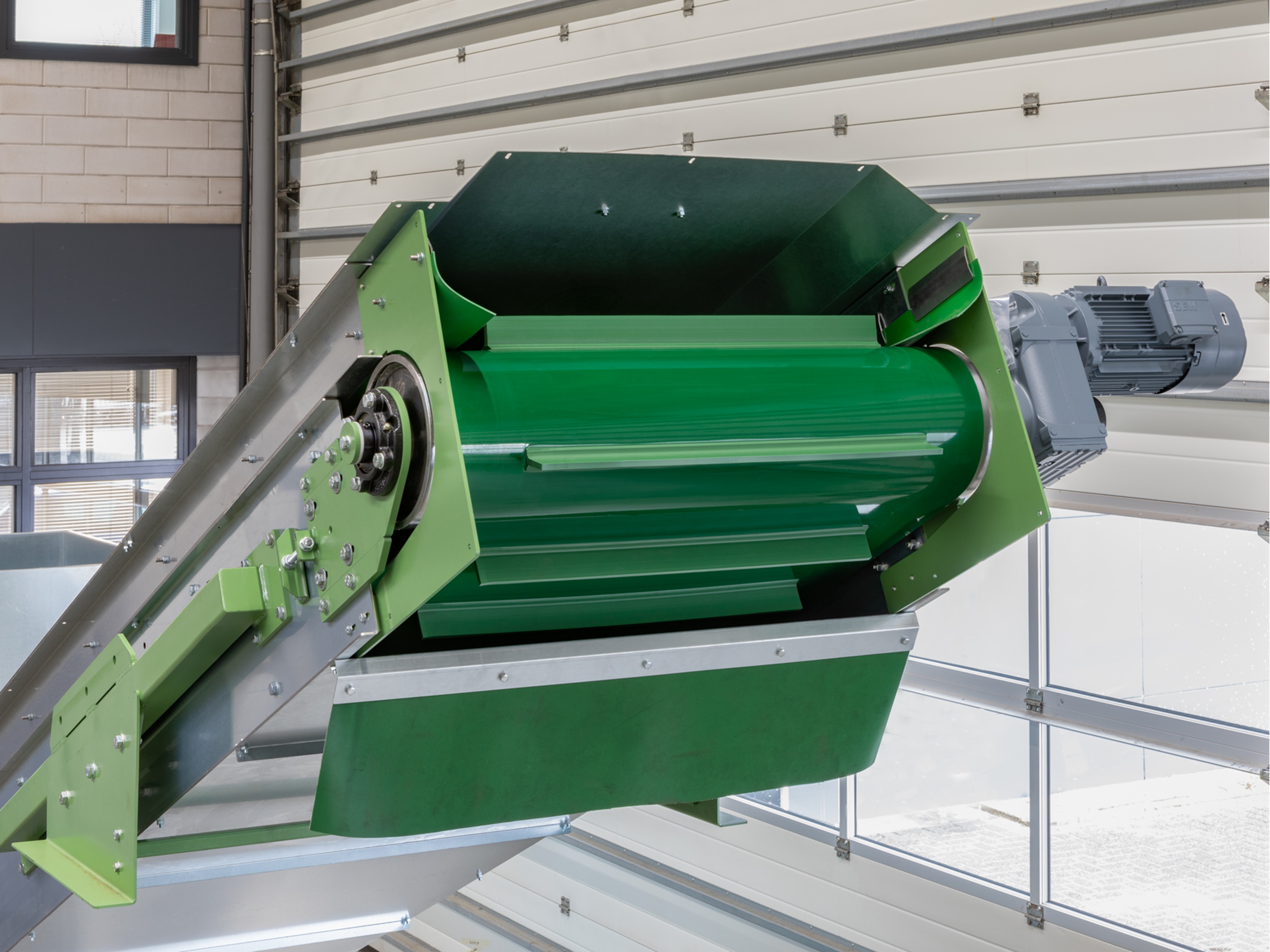 papiercontainer_hellingbaan-toevoer_screen-_T3A2134-bewerkt